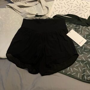 NWT Lululemon Nulu and Mesh High-Rise Yoga Shorts 3.5", Sz 6, BLACK